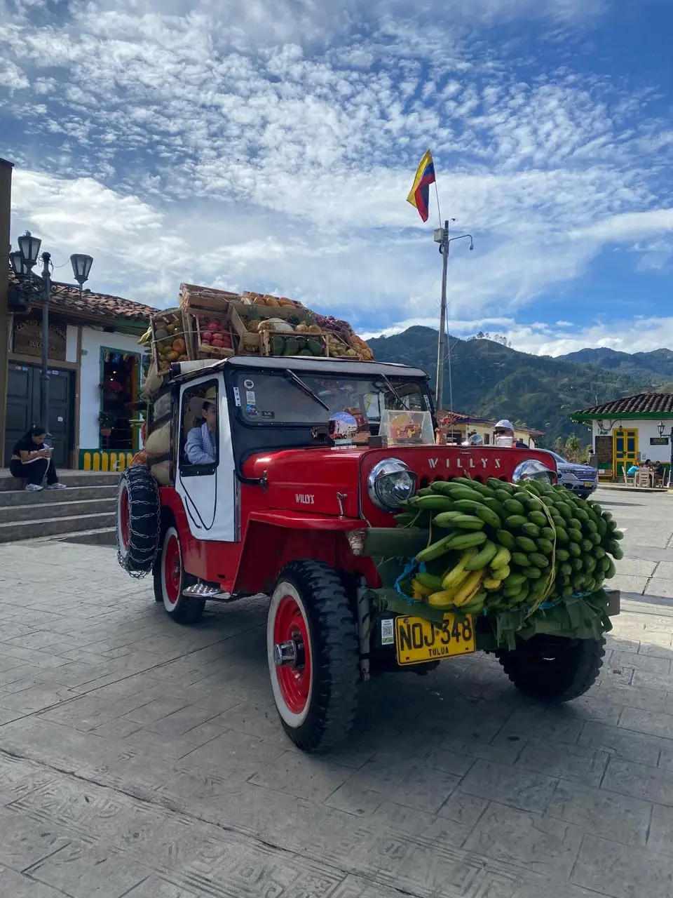 Jeep Willys cargado para salir hacia el Valle de Cocora